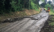 Maltempo, fango sulle strade: in collina e lungo un tratto del 590 della Val Cerrina volontari Aib in azione