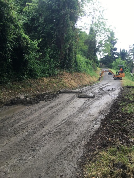Maltempo, fango sulle strade: in collina e lungo un tratto del 590 della Val Cerrina volontari Aib in azione