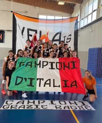 Le «ragazze imbattibili» del Venaria Real Volley sono campionesse d’Italia