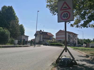 Due dissuasori in via Tinivella per limitare la velocità delle auto
