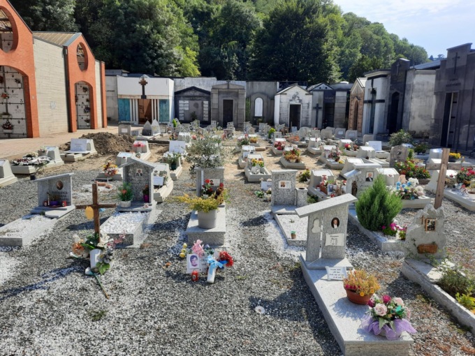 Cimitero, mancano le fosse a terra