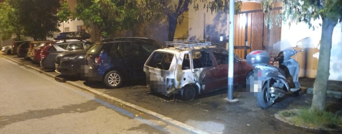 Incubo piromane: altre due auto bruciate, tre i mezzi danneggiati