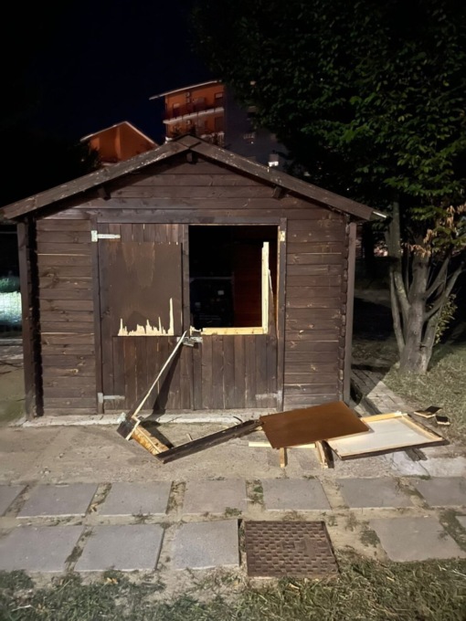 Stavano rubando un tagliaerba e attrezzi da lavoro, arrestati in flagranza di reato  da carabinieri e agenti della polizia locale