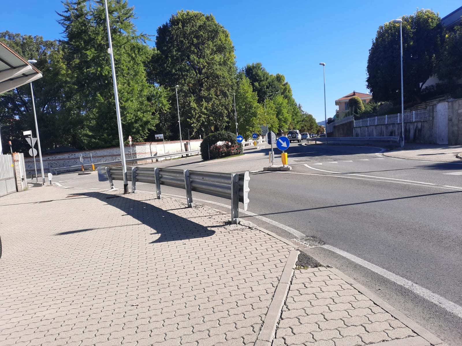 Ancora Auto Contromano Alla Rotonda Di Via Torino All’altezza Della ...