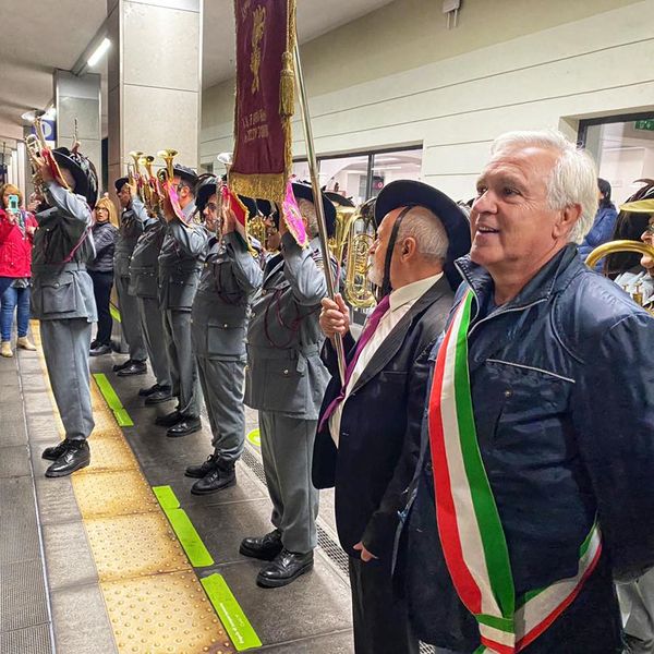 Il saluto di Settimo al passaggio del treno del Milite Ignoto