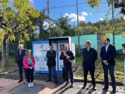 Castiglione punta sul riciclo delle bottiglie  di plastica: inaugurato l’eco – compattatore