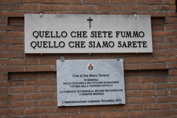 A San Mauro scoperta una targa in memoria delle vittime del Covid