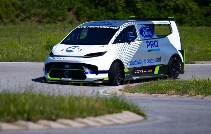 Ford Electric SuperVan: un veicolo commerciale da corsa