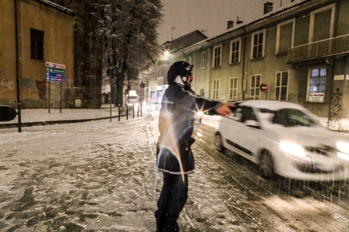 Troppa neve, chiuso il sottopasso di via Leinì