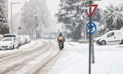 Forte nevicata, disagi e viabilità a rilento da Settimo alla collina