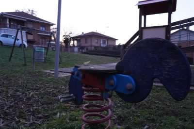 Trentamila euro per la sistemazione dei parchi giochi di via Ozanam e via Po. I lavori partiranno a fine mese