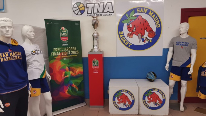 Basket, la Coppa Italia della Final eight esposta al PalaBurgo di San Mauro