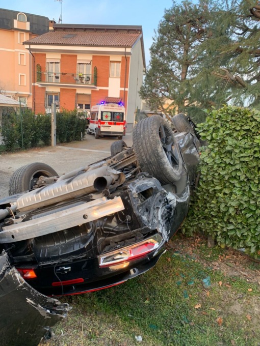 Auto si ribalta: traffico in tilt tra Settimo e Brandizzo