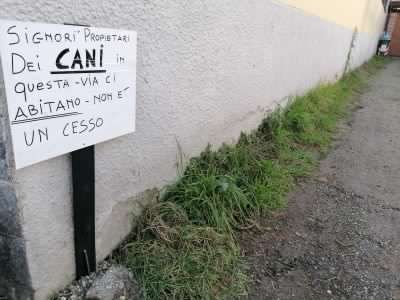 «Questa via non è un ce..o», la protesta dei cittadini