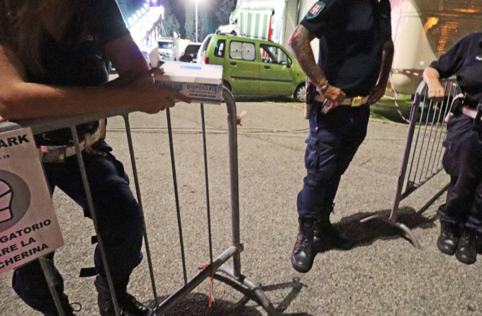 Ragazzini picchiati dal branco al luna park di Settimo