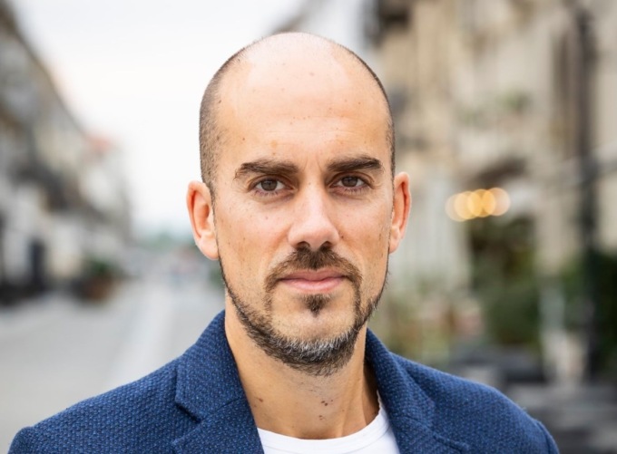 Ingiurie e insulti ai dipendenti comunali: il sindaco lo denuncia