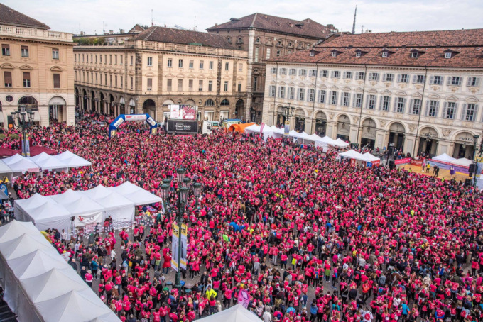 Torino Outlet Village sostiene la ricerca sul cancro con Just the woman I am