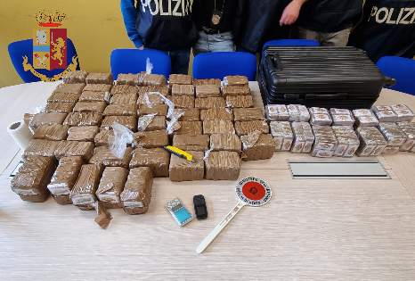 Era in possesso di oltre 65 kg di droga: arrestato