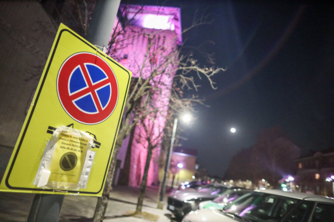 Le strisce blu si rifanno il look: occhio ai divieti di sosta