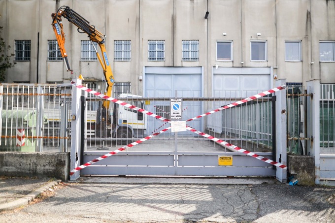 Precipita dal tetto di un capannone: muore operaio di 33 anni