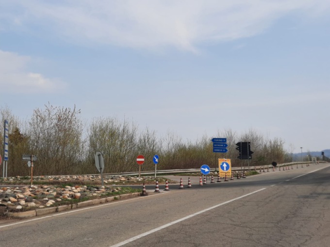 Lavori sulla SS11: asfaltature e posizionamento di un autovelox fisso