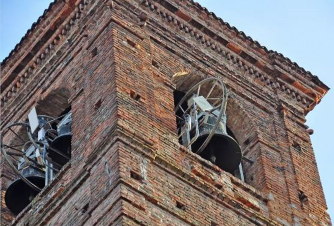 “Il campanile di Gassino è della Comunità, non della Parrocchia: il Comune se ne prenda cura”