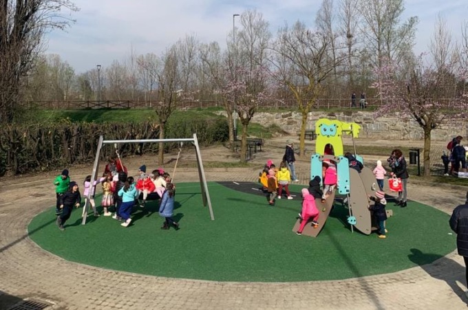 A San Mauro inaugurato il Giardino di via Torino e piantati i tulipani per la pace