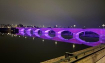 Questa sera il ponte vecchio di San Mauro si illumina di lilla
