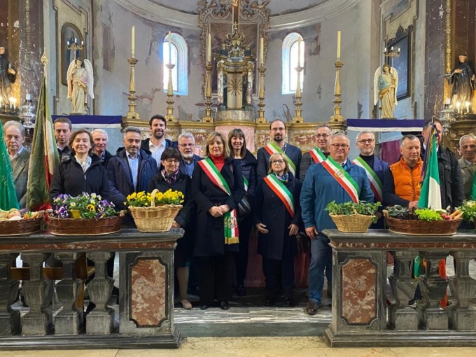 I sindaci della Collina si schierano contro il cibo sintetico