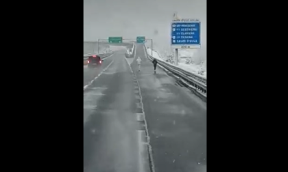 In monopattino sulla Torino-Bardonecchia con la neve: IL VIDEO