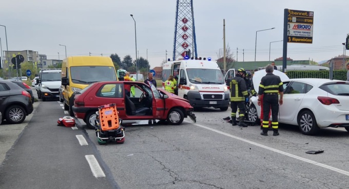 Incidente in via Leinì a Settimo: traffico congestionato