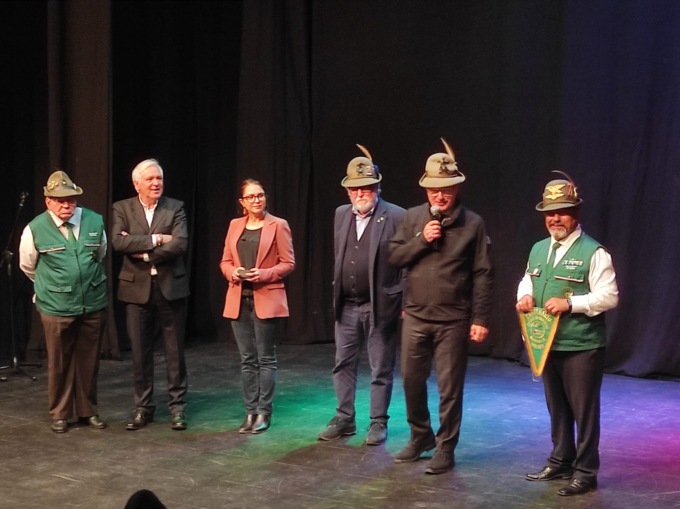 Il coro delle Penne Nere ha fatto il pieno di pubblico e applausi