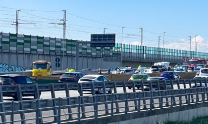Incidente sull'autostrada Torino-Milano: sei feriti tra cui una donna incinta