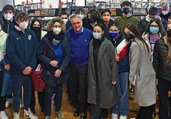 Il magistrato Pietro Grasso torna tra i ragazzi di Settimo