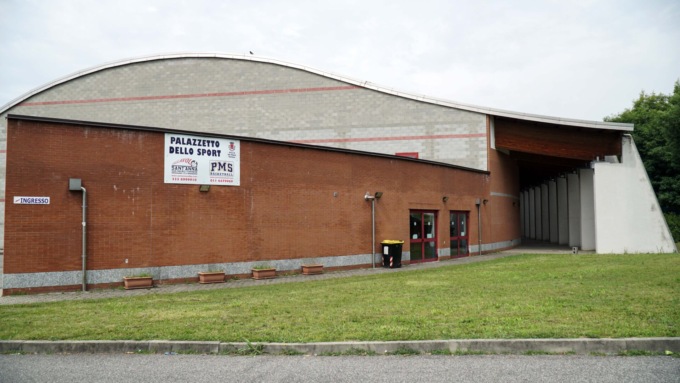 Nuovi guai al Palazzetto: rotta la pompa che regola gli scarichi dei bagni