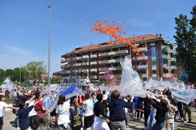A San Mauro centinaia di bimbi in piazza per il pianeta
