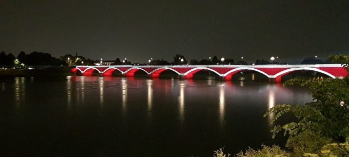 Per il 4 maggio anche il ponte Vecchio di San Mauro si colora di granata per ricordare il Grande Torino