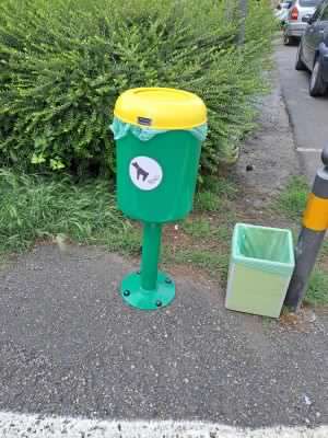 Ecco i contenitori per gettare le deiezioni canine