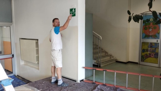 Comune e volontari all’opera per fare più bella la scuola Andersen