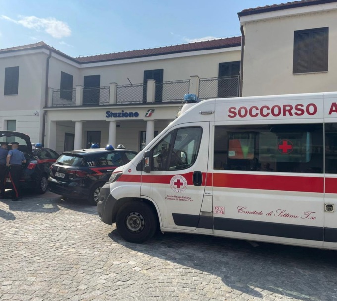 Persona investita dal treno a Settimo