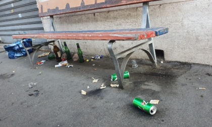 Quartiere Barca: degrado e bottiglie di alcolici ovunque