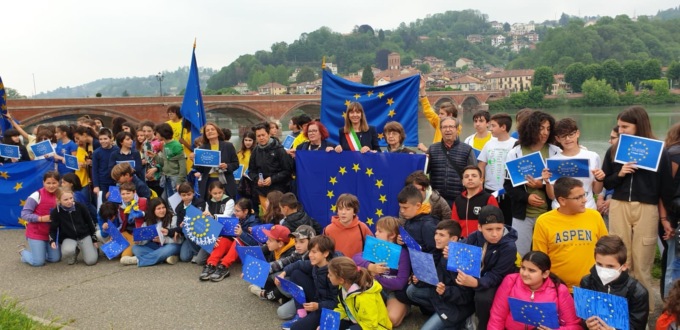 I ragazzi di San Mauro uniti per un’Europa di pace, democrazia e libertà