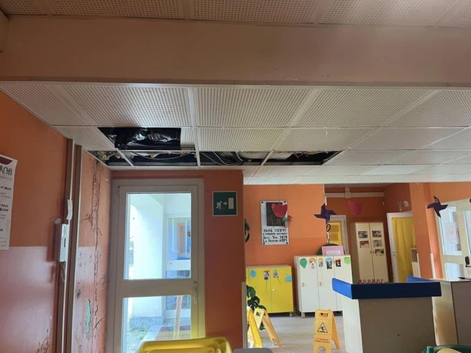Piove dentro all’asilo: la rabbia di alcuni genitori