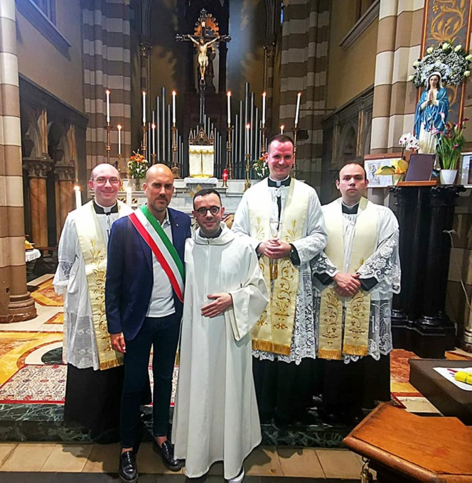 Ad Altessano chiesa stracolma per il saluto a don Danilo