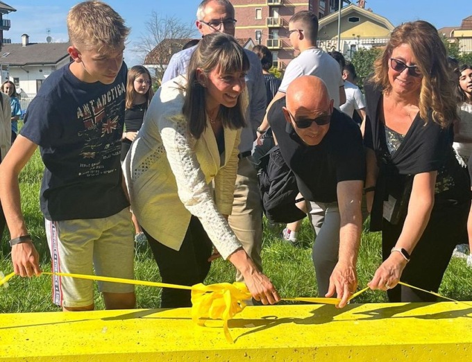 San Mauro adesso ha la sua panchina gialla contro il bullismo