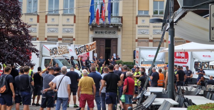 Mondo Convenienza: “Protesta di pochi dipendenti e manifestanti estranei all’azienda”