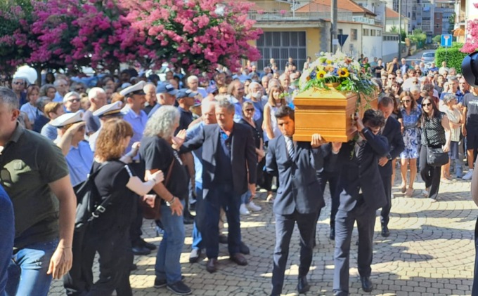 L’ultimo enorme abbraccio ad Alan Brunetta, musicista coraggioso – FOTO e VIDEO