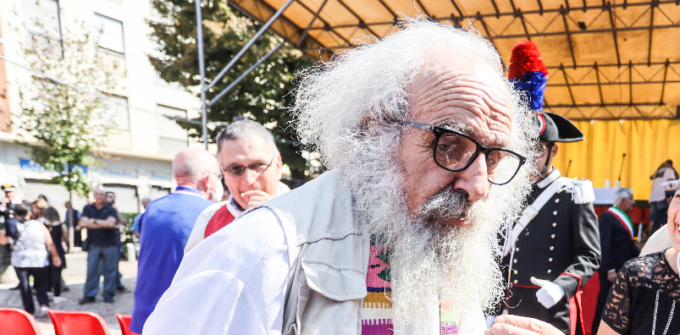 Va in pensione don Paolo il prete comunista