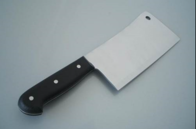 Aveva aggredito la moglie con una mannaia: ecco cosa ha deciso il giudice