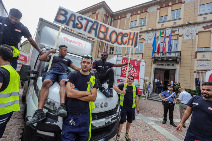 Mondo Convenienza, due fronti contrapposti: chi sciopera e chi vuole lavorare